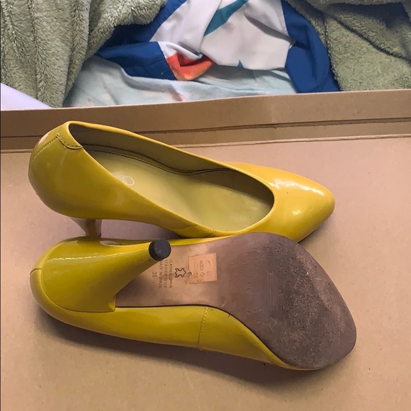 Heels - Picture 4 of 4